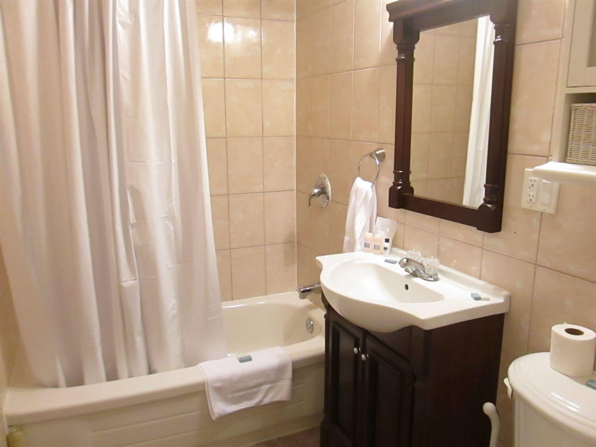 Bayside Inn & Waterfront Suites Kingston Zewnętrze zdjęcie